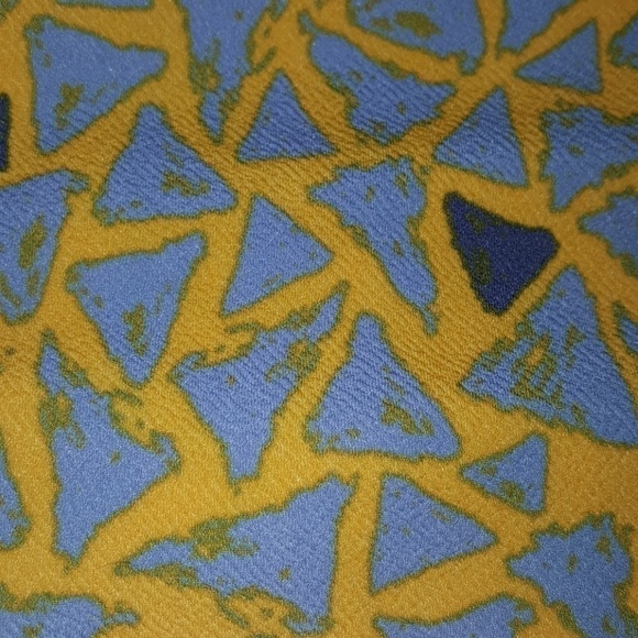 NWT Medium cassie. Yellow and grey geometric. - Picture 3 of 3